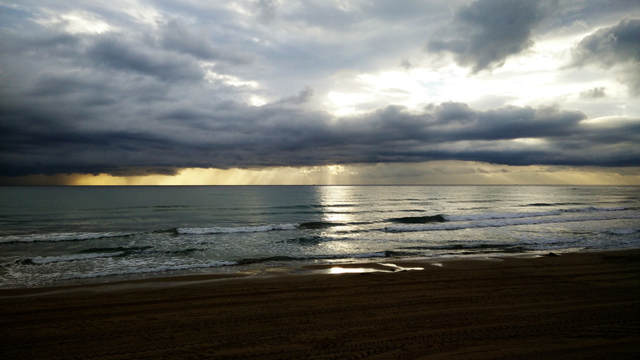Playa de La Mata al amanecer